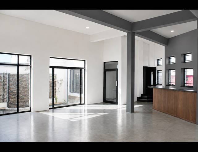 180M² BUILDING TO LET IN WOODSTOCK